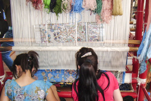 silk rug weaving